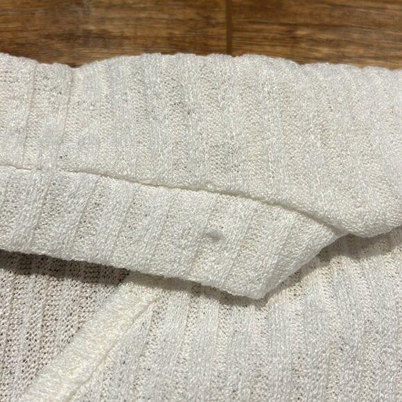 SMF Wonan ribbed creamy white peep hole 3 quarter length sleeve vneck top - Picture 9 of 9